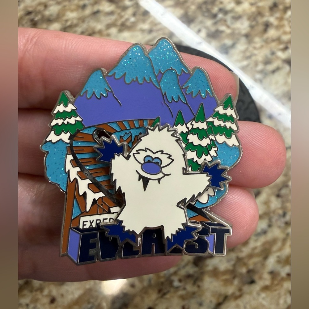 Disney "Cute Character Yeti - Expedition Everest" slider pin - Picture 1 of 5